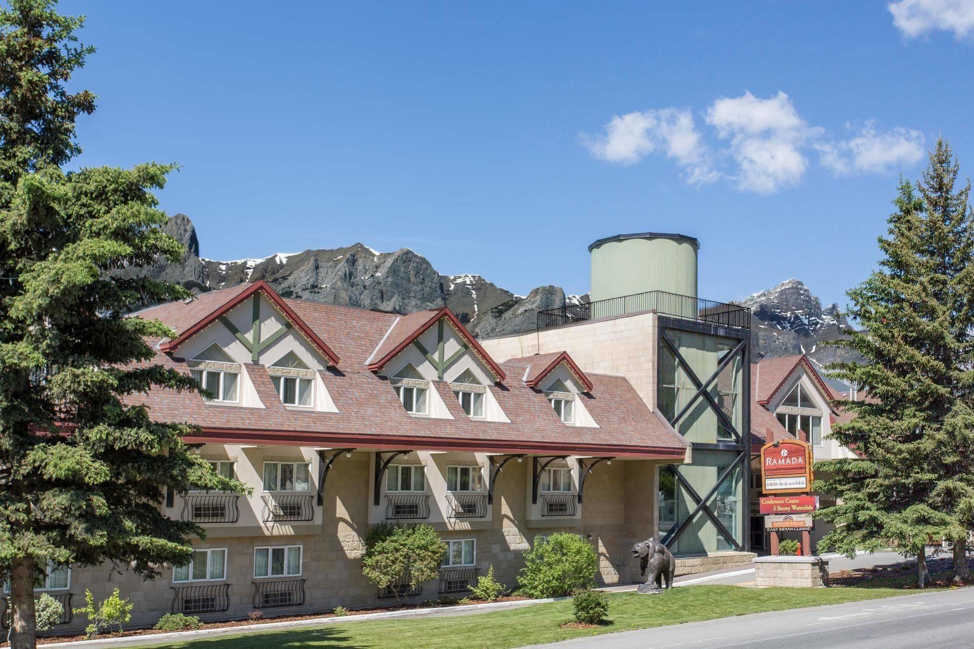 Canmore Inn & Suites Exterior photo