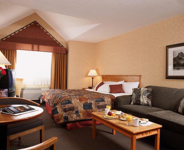 Canmore Inn & Suites Room photo